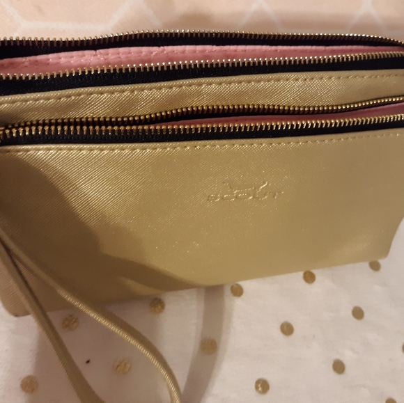 Clutch - Picture 1 of 5